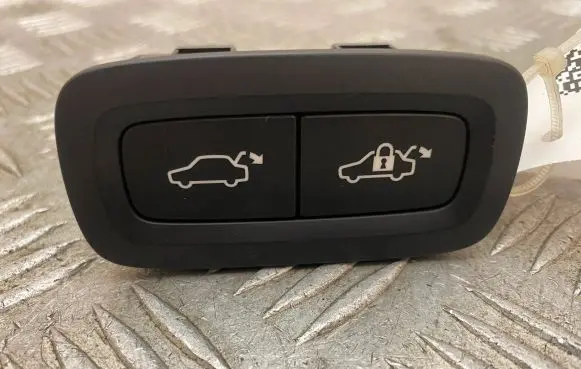 Volvo XC90 Tailgate/boot open switch button 31674801