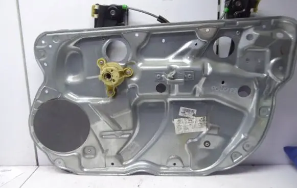 Volkswagen Polo IV 9N3 Front door manual window regulator 3B0837903DD
