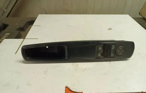 Renault Scenic III - Grand scenic III Electric window control switch e30171