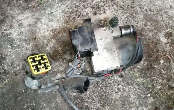 Subaru Outback ABS Pump 27536AE001 51000040140