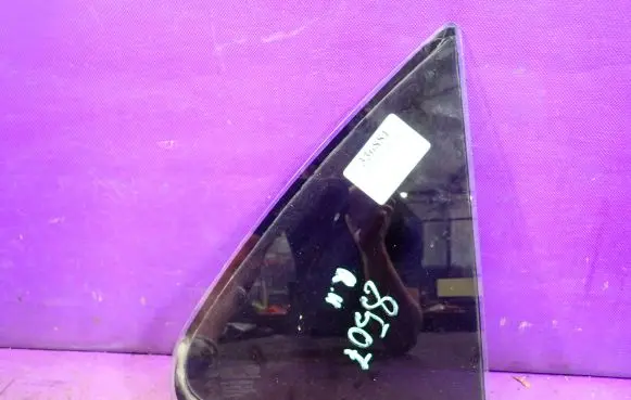 KIA Sorento Front door window glass four-door