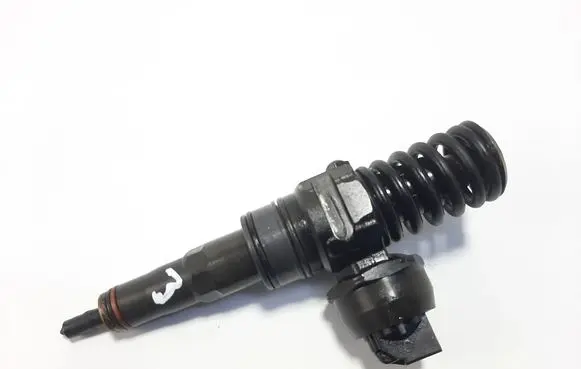 Volkswagen Golf V Fuel injector 038130073BN