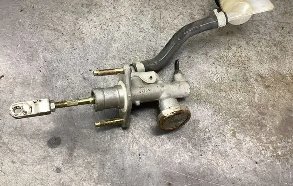 Nissan Almera N16 Clutch master cylinder NABC0