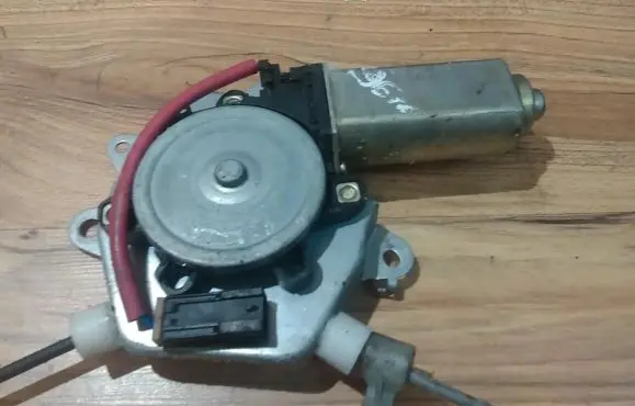 Nissan Almera Front door window regulator motor