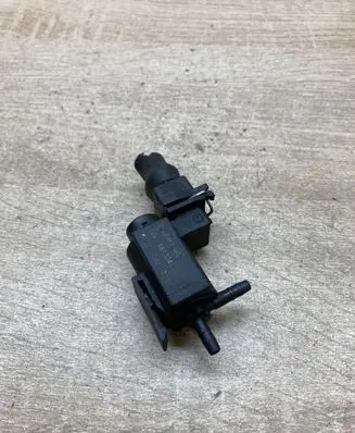 BMW 5 E39 Vacuum valve 1742712