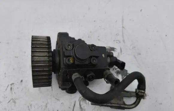 Opel Zafira C Fuel injection high pressure pump 0445010442 55597787