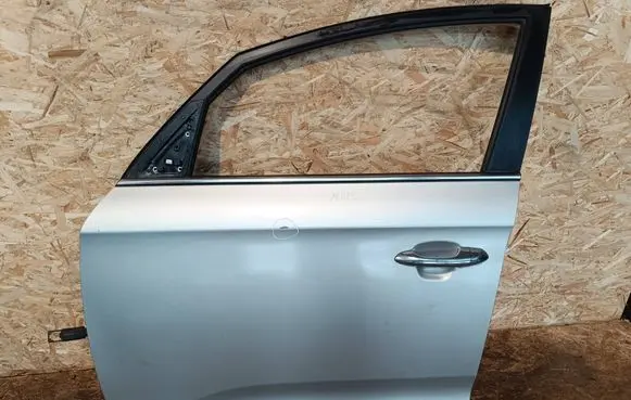 KIA Carens III Front door