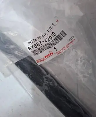 Toyota RAV 4 (XA40) Front door rubber seal 6788742010