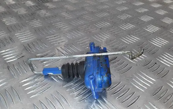 Audi 80 90 B2 Central locking vacuum pump 813862161A