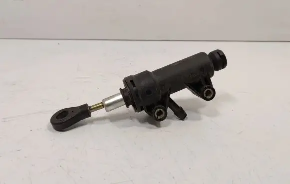 BMW 3 E46 Clutch master cylinder 1163899 21521163899