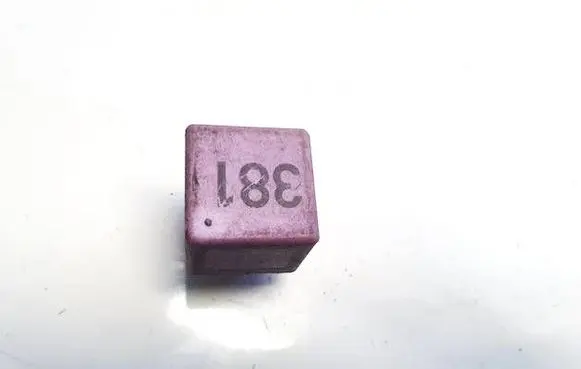 Volkswagen PASSAT B5 Other relay 899516000 431951253g