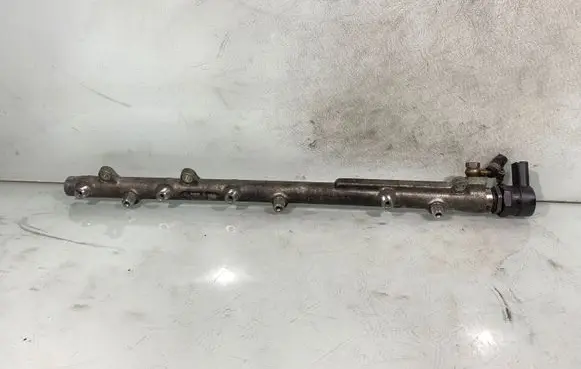 BMW 5 E60 E61 Fuel main line pipe 7788679 0445216008 0281002481