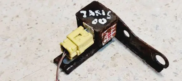 Toyota Yaris Airbag deployment crash/impact sensor 2C3152 SD1