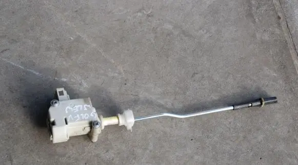 Volkswagen Golf V Central locking motor 1K6810773