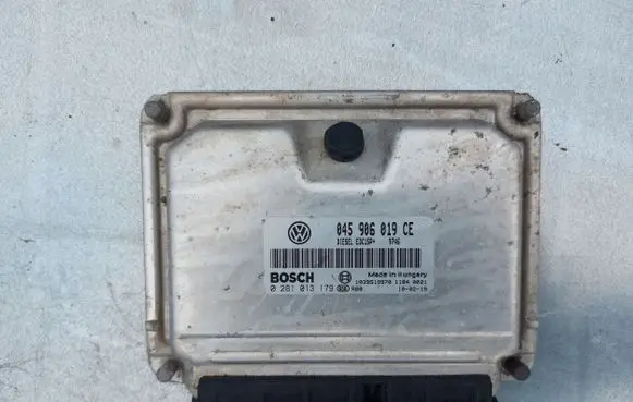 Skoda Fabia Mk2 (5J) Engine control unit/module 045906019CE