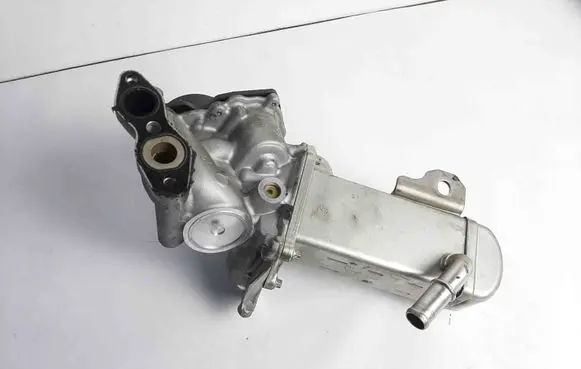Ford Kuga II EGR valve cooler V29004027 30725855