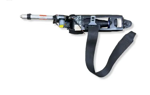 Volvo C30 Front seatbelt 1287476