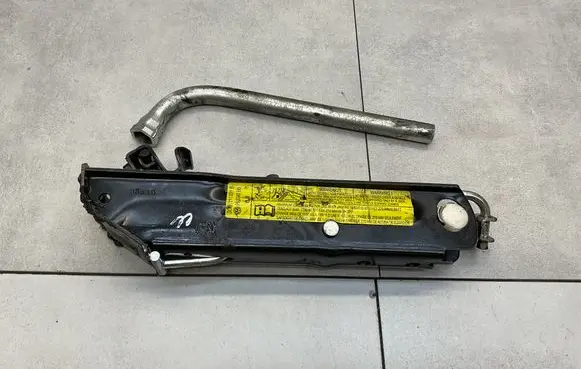 Volkswagen PASSAT CC Lift Jack 3C0011031B