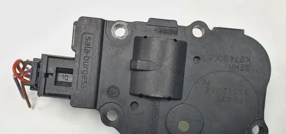 Mercedes-Benz GLK (X204) A/C air flow flap actuator/motor EFB430