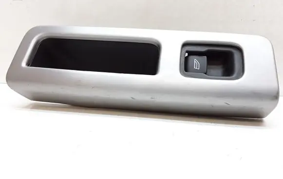 Volvo V50 Electric window control switch 8679678