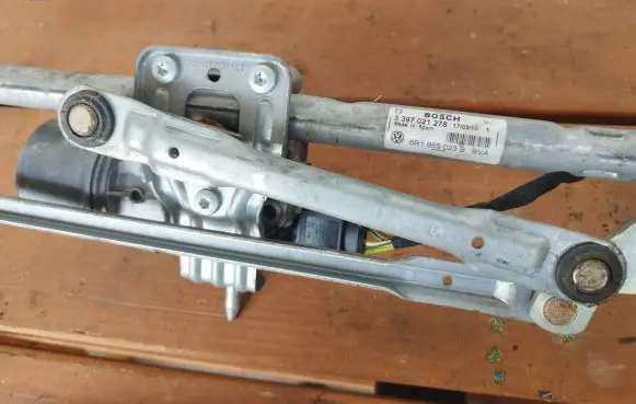 Volkswagen Polo V 6R Front wiper linkage and motor 6R1955023B