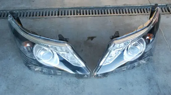 Toyota Avensis T270 Headlights/headlamps set 126KM