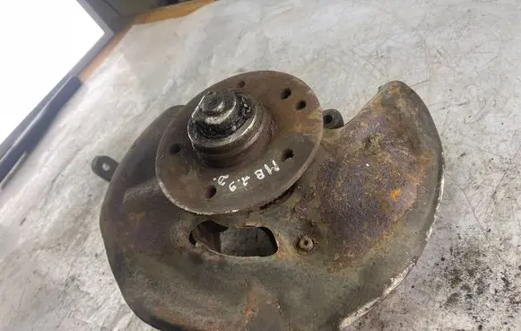 Mercedes-Benz C W202 Front wheel hub spindle knuckle