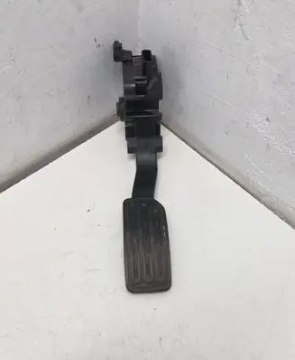 Nissan Juke I F15 Accelerator throttle pedal 180021KM0B 08712C 00412