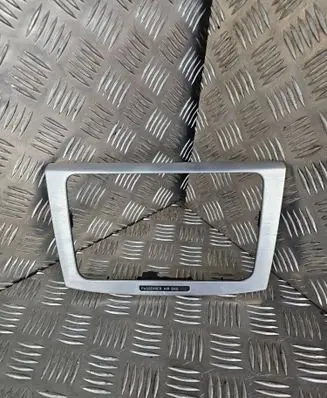 Volkswagen PASSAT B6 Radio/GPS head unit trim 3c0858069p