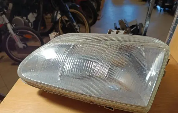 Renault Megane I Headlight/headlamp 7701682734