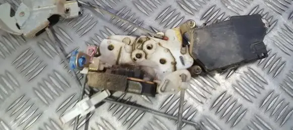 Subaru Forester SF Front door lock