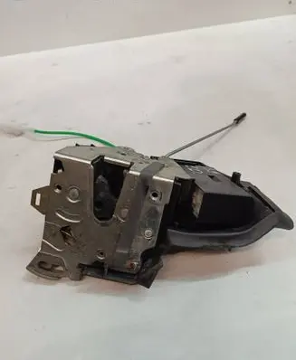 BMW 5 E39 Front door lock 82350969