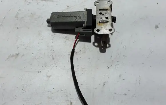 Volvo XC70 Seat adjustment motor 905418