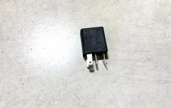 Opel Zafira A Other relay 24432880