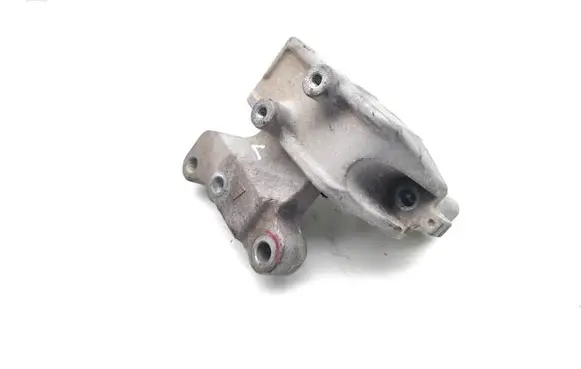 Mitsubishi Outlander Engine mount bracket