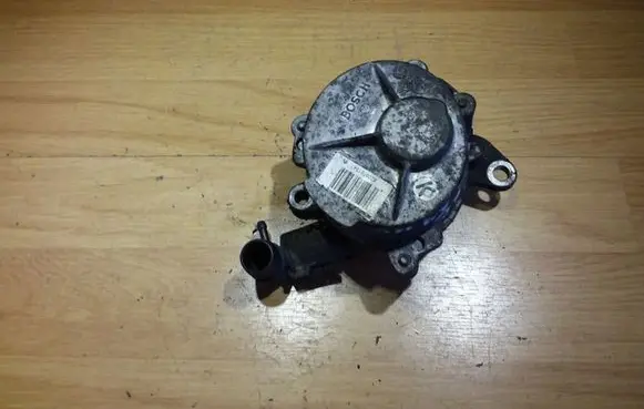 Opel Vivaro Vacuum pump 781547B