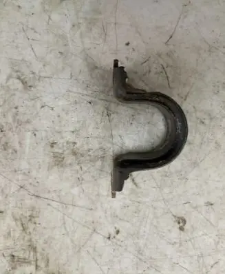 Suzuki Grand Vitara II Sway bar bush bracket, front 