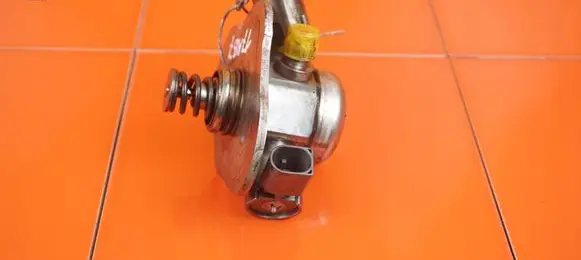 BMW 1 E81 E87 Fuel injection high pressure pump 0261520041 17MB7