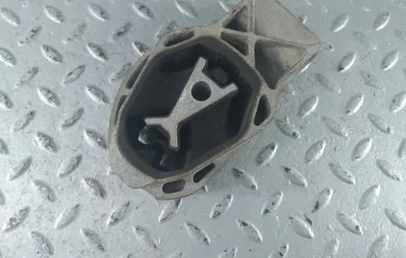 Volvo XC40 Engine mount bracket 8888765038