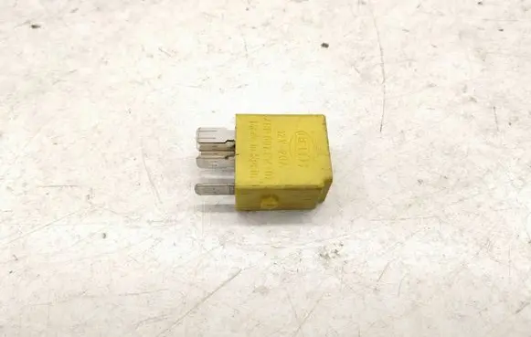 Mercedes-Benz C W203 Cruise control relay A0025421219 0025421219