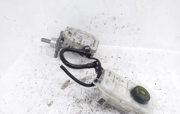 Renault Trafic III (X82) Master brake cylinder 460910323R 93868495 93866108