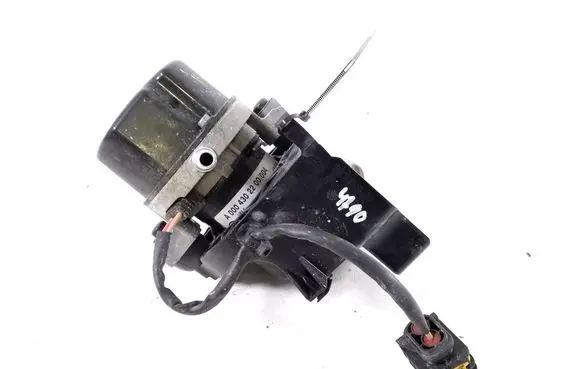 Mercedes-Benz EQC Vacuum pump A0004302200