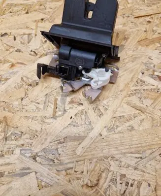 Loading door lock