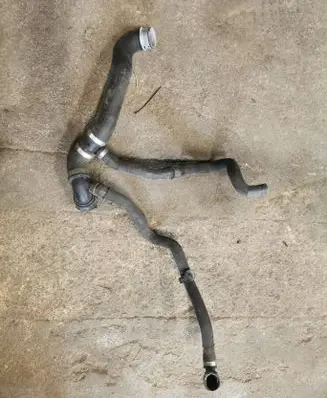 Engine coolant pipe/hose