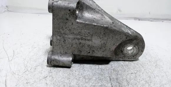 KIA Sorento Engine mounting bracket 218153E500