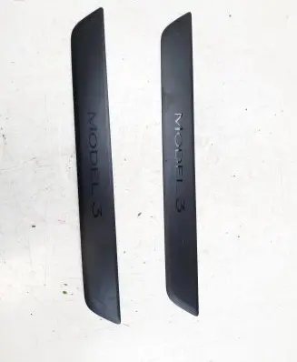 Tesla Model 3 sill trim set (inner) 150476300C