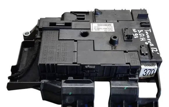 Volkswagen Touareg II Fuse module 7P0937548G