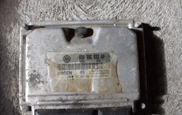 Volkswagen Polo III 6N 6N2 6NF Engine control unit/module 030906032ap