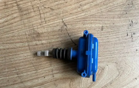 Volkswagen Golf II Central locking motor 443862153B