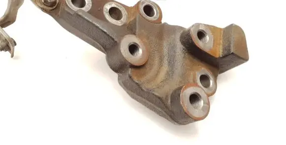 Honda CR-V Engine mounting bracket